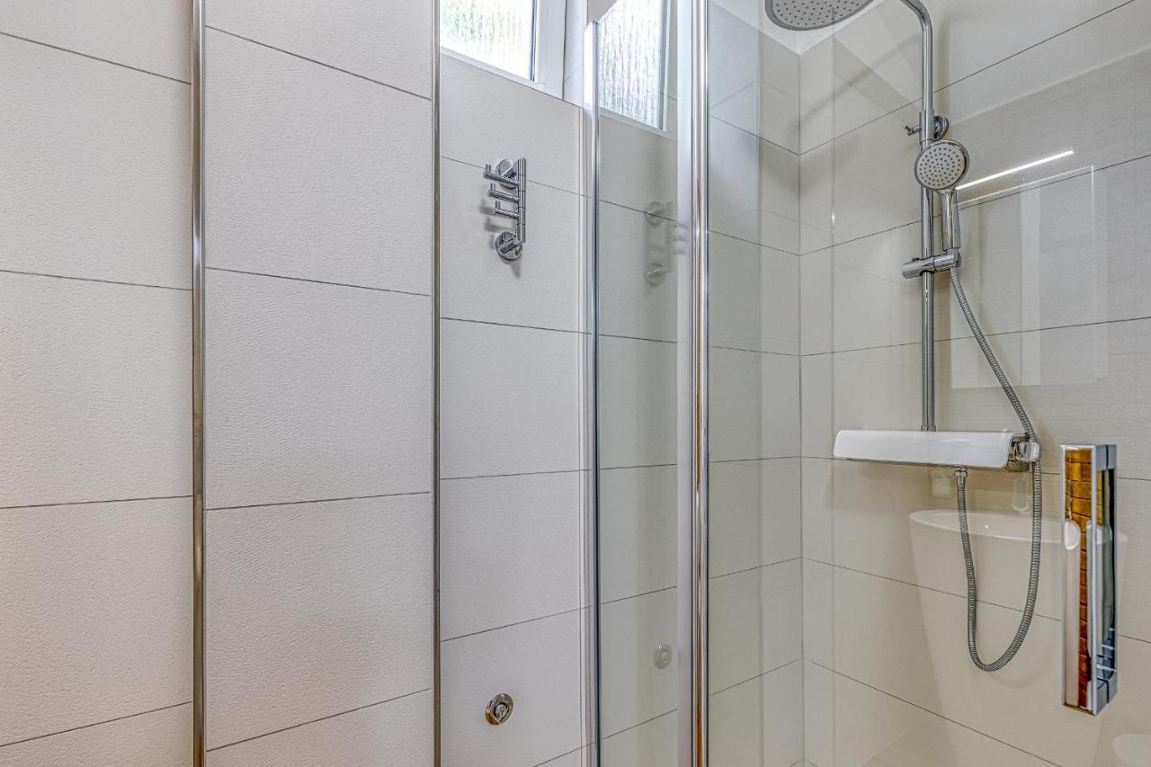 פורץ Apartments Hrestak מראה חיצוני תמונה